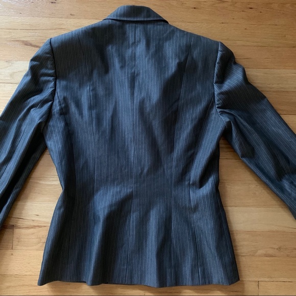 Tahari Grey Striped Career Blazer - size 6 - Picture 6 of 6